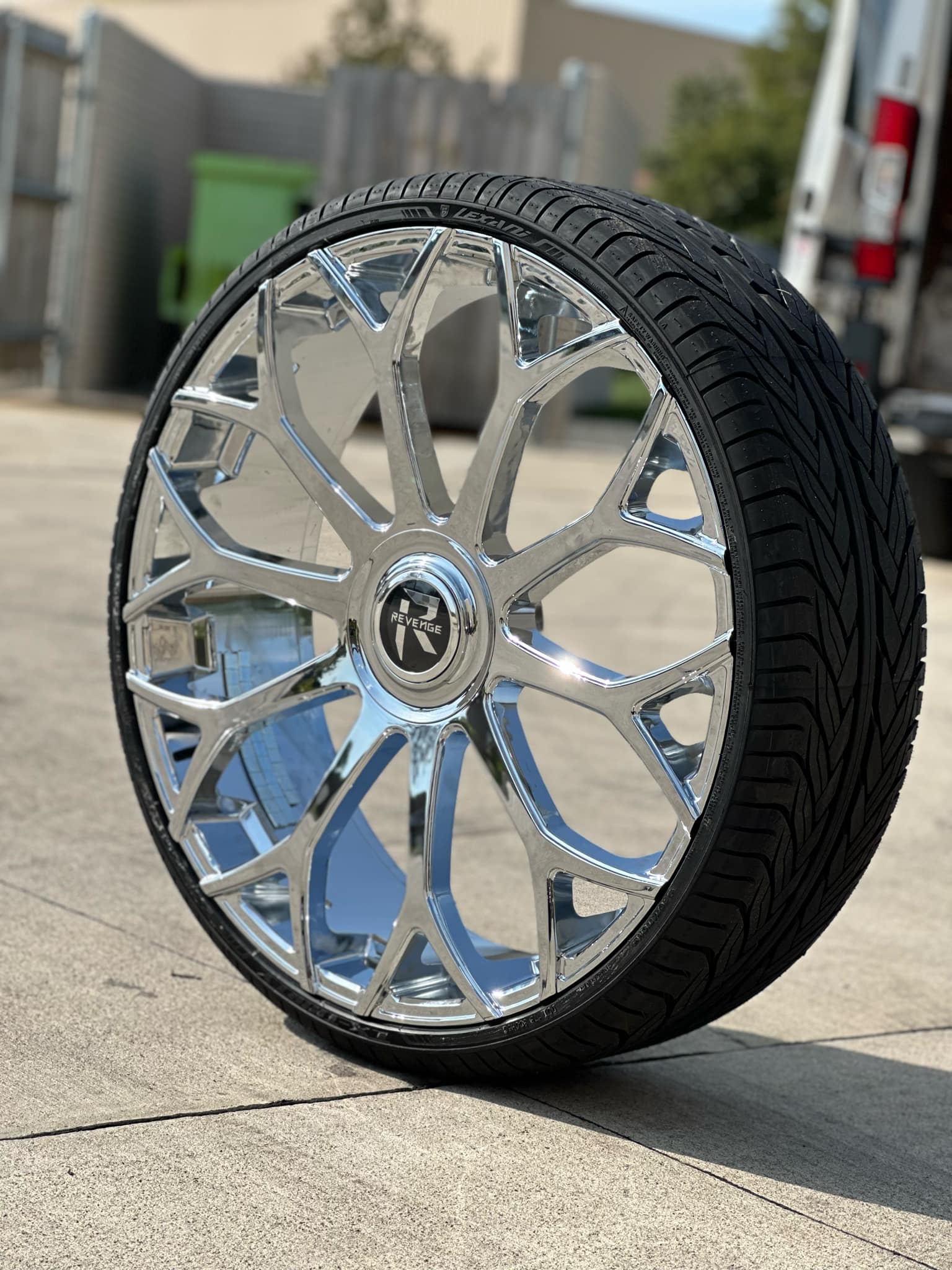 Revenge Luxury RL-105 28x9.5 +25 6X135/6X139.7 Chrome