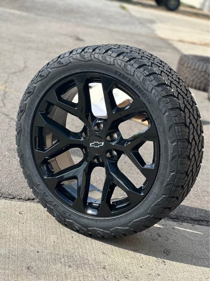 SET OF 4 22X9 Gloss Black Snowflake 6X139.7 With 4 Tires 285/45R22 TBB
